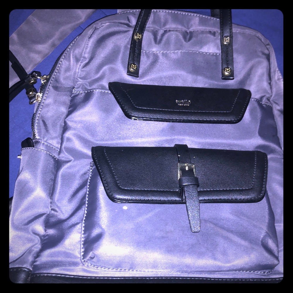 A computer book bag color black and gray